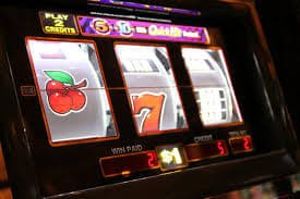 Filipino players enjoying mobile sports betting and casino games on 17 win